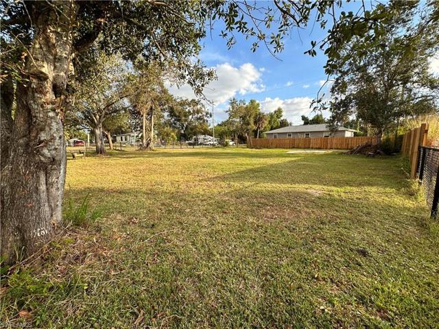 411  Stockton  ST, North Fort Myers, FL 33903