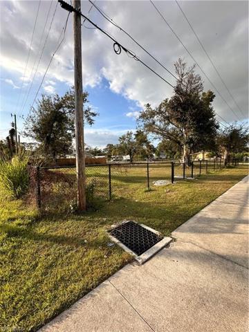 411  Stockton  ST, North Fort Myers, FL 33903