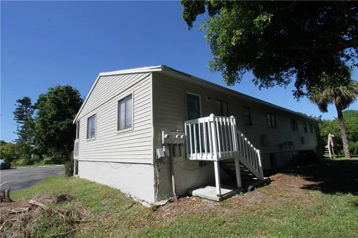 2445 Thomasson Dr D, Naples, Florida 34112