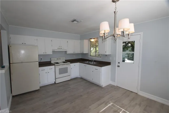 2445 Thomasson Dr D, Naples, Florida 34112