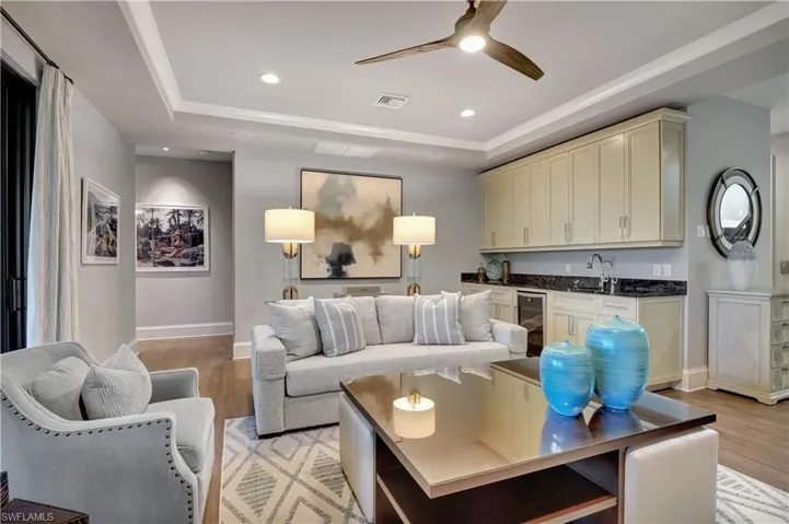 2nd Floor Living Room w/Kitchenette