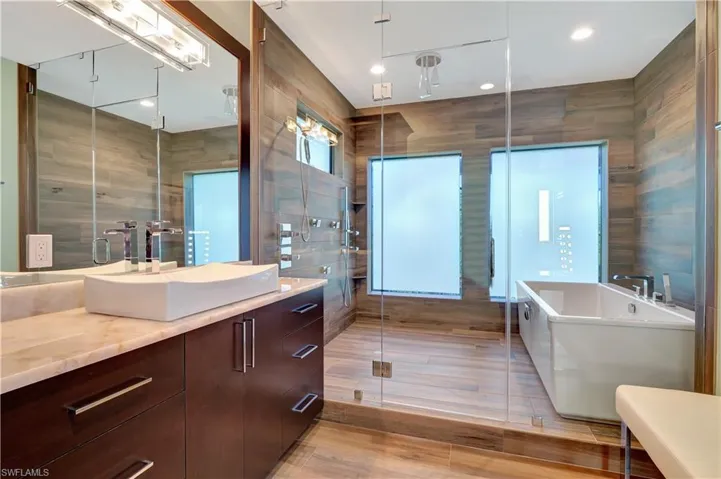 2nd Floor Master Ensuite Bath