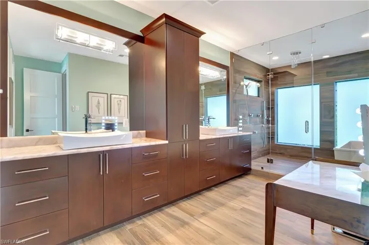 2nd Floor Master Ensuite Bath
