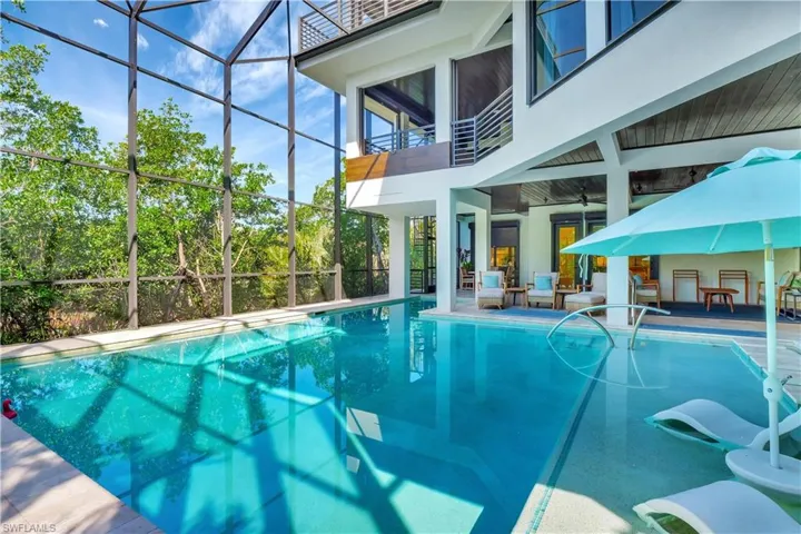 1st Floor Pool