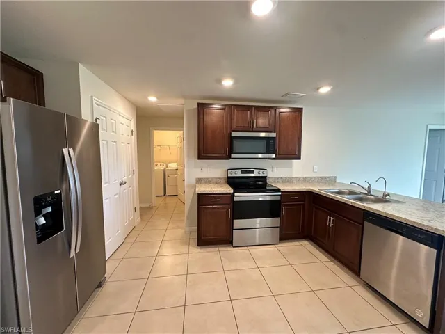 2213 Ne 33rd St, Cape Coral, Florida 33909