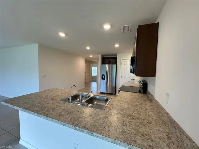 2213 Ne 33rd St, Cape Coral, Florida 33909