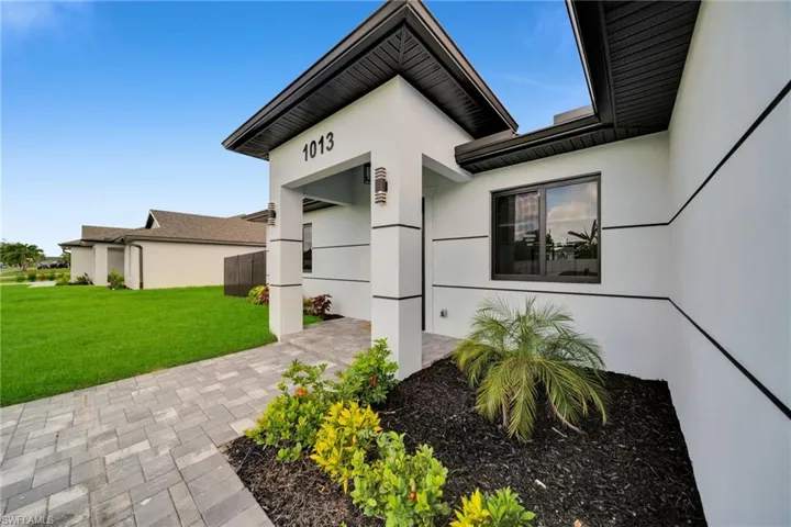 1013 Ne 12th Ter, Cape Coral, Florida 33909