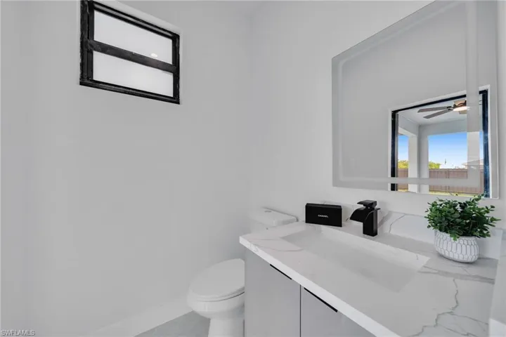 1013 Ne 12th Ter, Cape Coral, Florida 33909