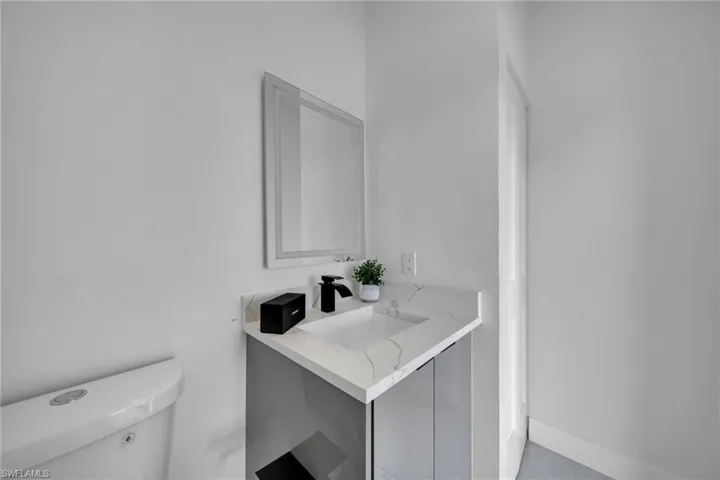 1013 Ne 12th Ter, Cape Coral, Florida 33909