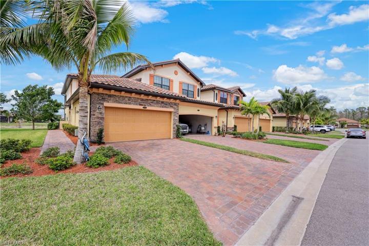 17390  Cherrywood  CT, Bonita Springs, FL 34135