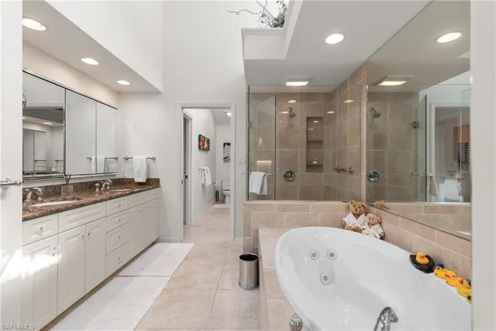 Shower or tub - your choice!