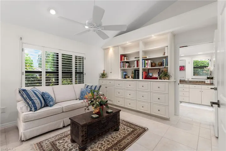 Great office/den space!