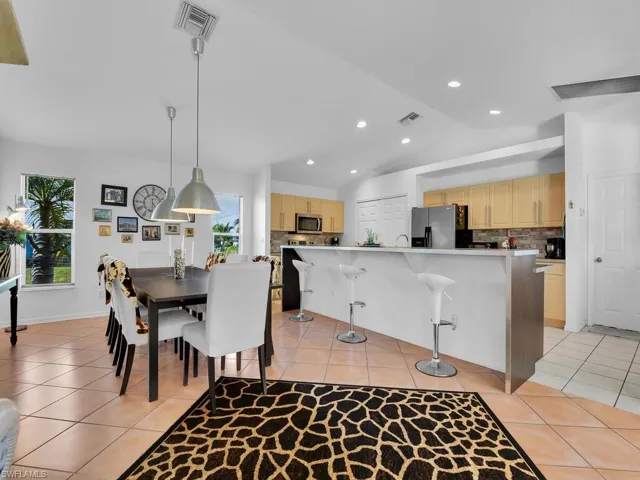 Dining Area & Kitchen