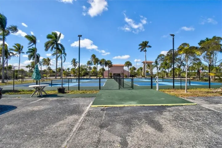 182 Newport Dr 1007, Naples, Florida 34114