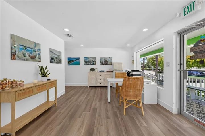 1640 Periwinkle Way 5, Sanibel, Florida 33957