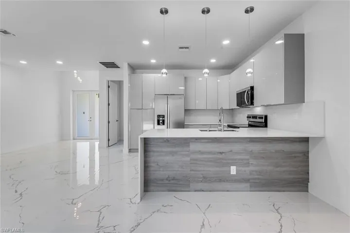 407 Columbus Ave, Lehigh Acres, Florida 33972
