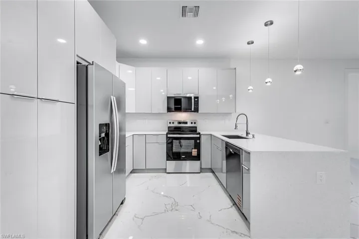 407 Columbus Ave, Lehigh Acres, Florida 33972