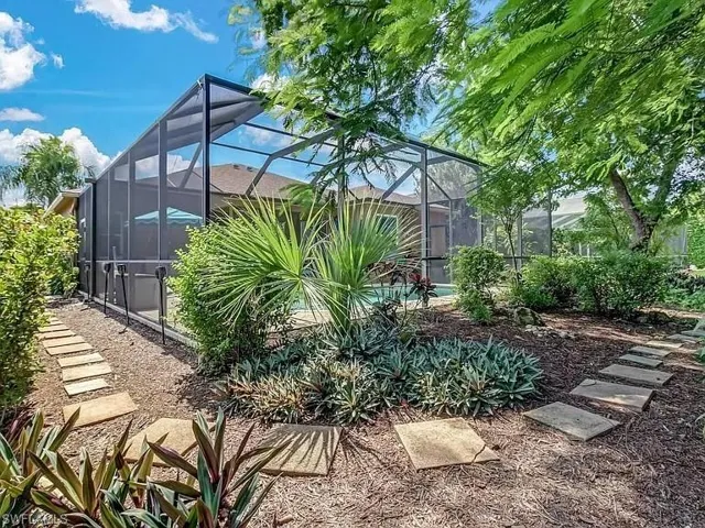 833 Mount Hood Ct, Naples, Florida 34104