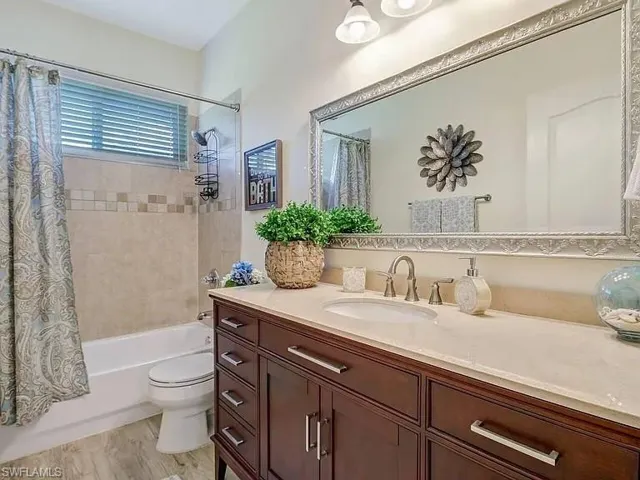 833 Mount Hood Ct, Naples, Florida 34104