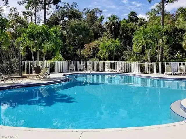 833 Mount Hood Ct, Naples, Florida 34104