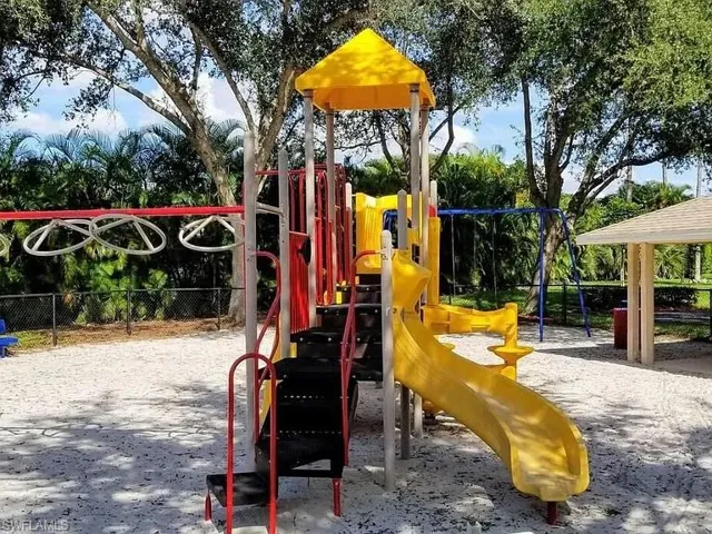 833 Mount Hood Ct, Naples, Florida 34104