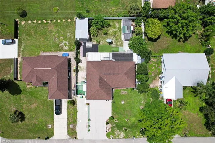 Birds eye view of property