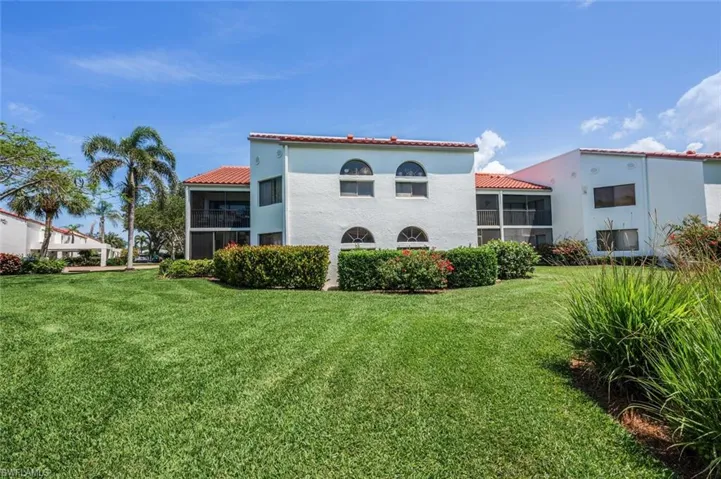 559  Beachwalk  CIR, Naples, FL 34108