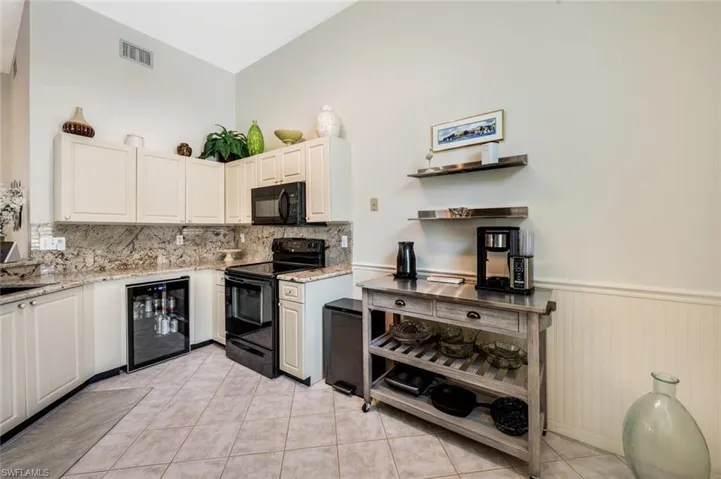 559  Beachwalk  CIR, Naples, FL 34108