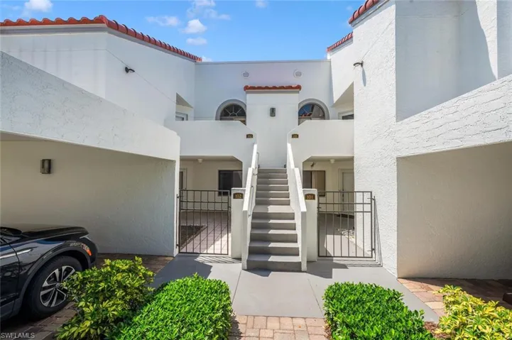 559  Beachwalk  CIR, Naples, FL 34108