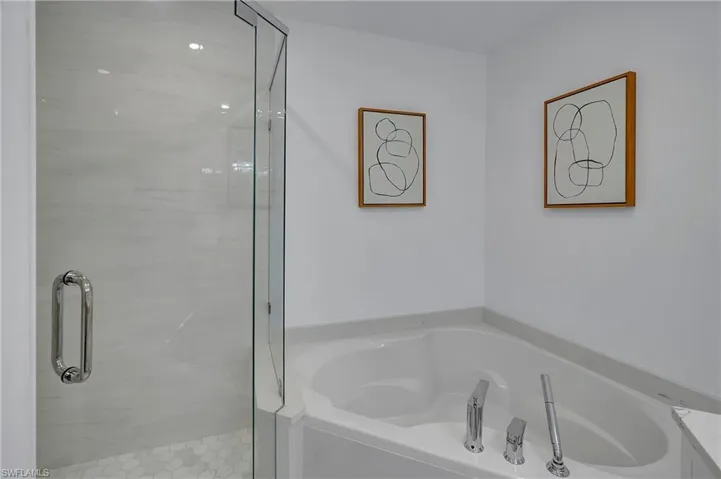 Step-in Glass Shower & Tub