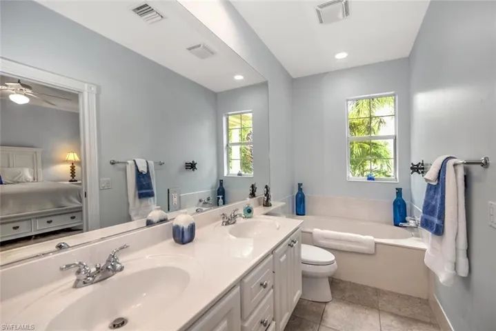 Main BR UPOER LEVEL WITH BALCONY, WALK IN CLOSETS