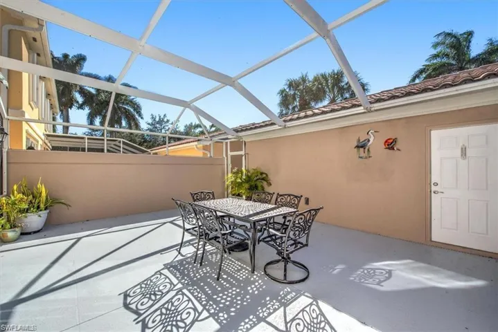Courtyard screened lanai