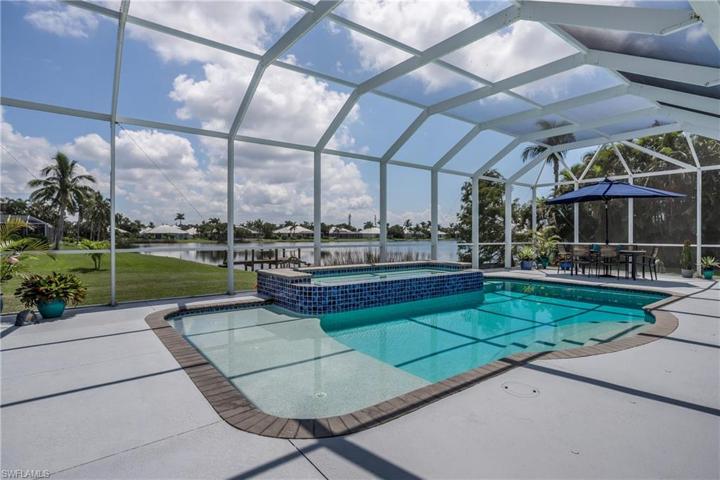 10 foot wide integrated spa