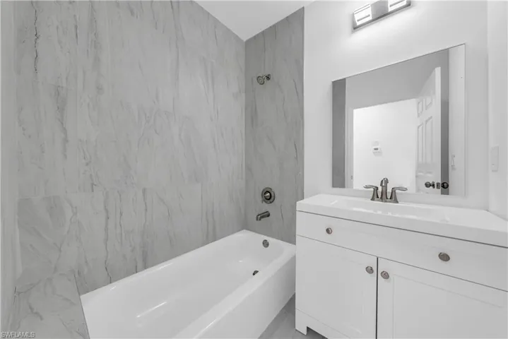 Full bath with vanity and shower / washtub combination