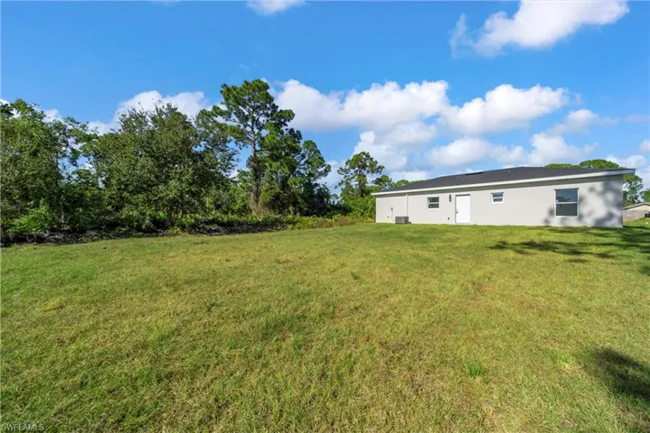 View of grassy yard