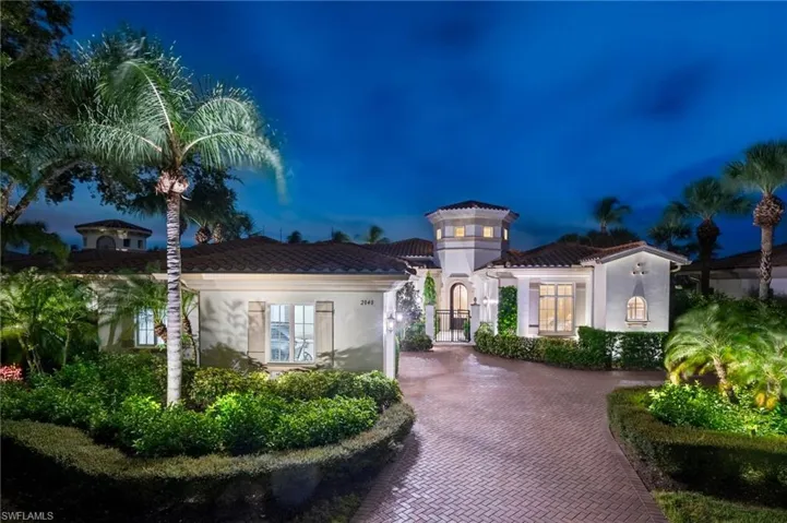 This residence becomes magical in the evening hours...