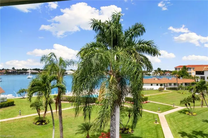 Beautifully manicured complex.