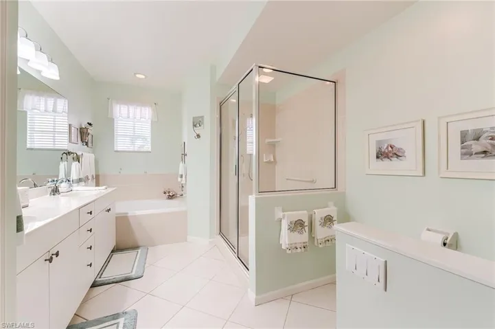 WALK-IN SHOWER AND SEPARATE TUB