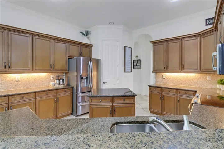 7327  Acorn  WAY, Naples, FL 34119