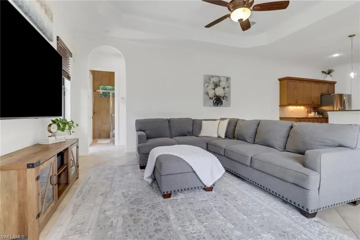 7327  Acorn  WAY, Naples, FL 34119