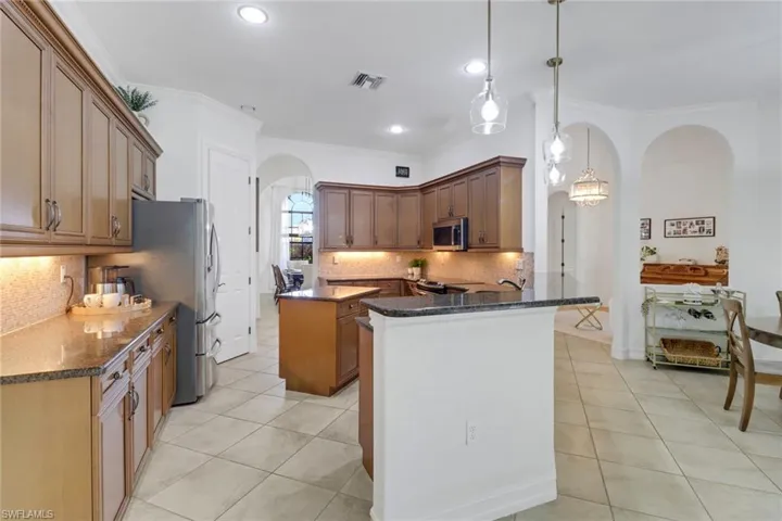 7327  Acorn  WAY, Naples, FL 34119