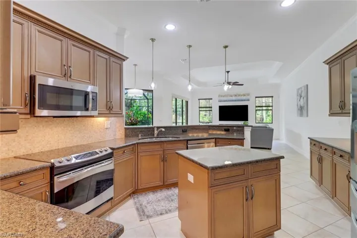 7327  Acorn  WAY, Naples, FL 34119