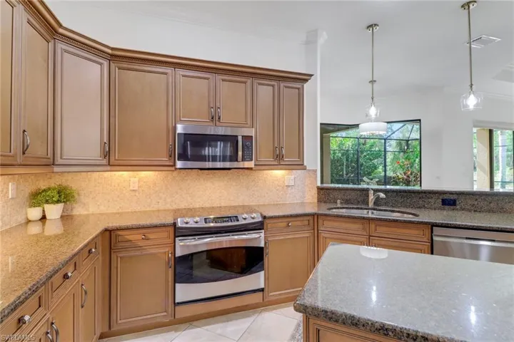 7327  Acorn  WAY, Naples, FL 34119