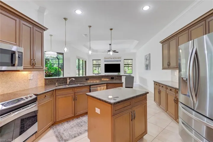 7327  Acorn  WAY, Naples, FL 34119