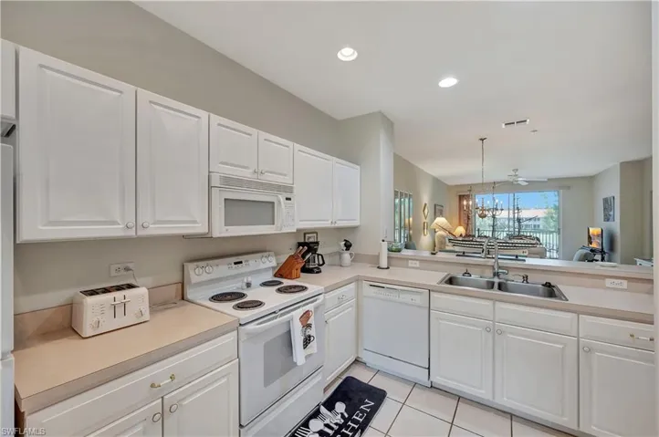 8217  Parkstone  PL, Naples, FL 34120