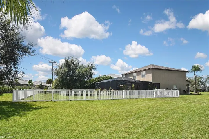 11562  Lake Cypress  LOOP, Fort Myers, FL 33913