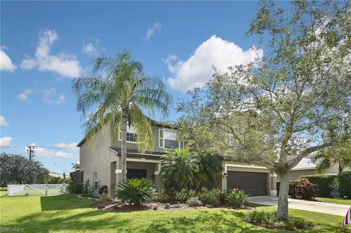 11562  Lake Cypress  LOOP, Fort Myers, FL 33913
