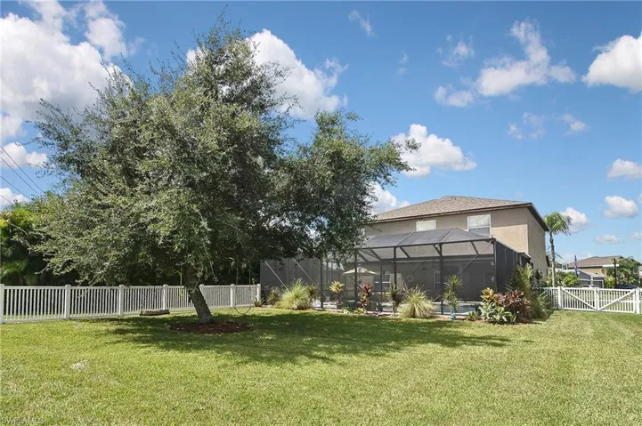11562  Lake Cypress  LOOP, Fort Myers, FL 33913