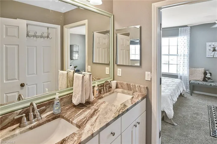 11562  Lake Cypress  LOOP, Fort Myers, FL 33913