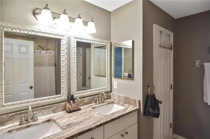 11562  Lake Cypress  LOOP, Fort Myers, FL 33913